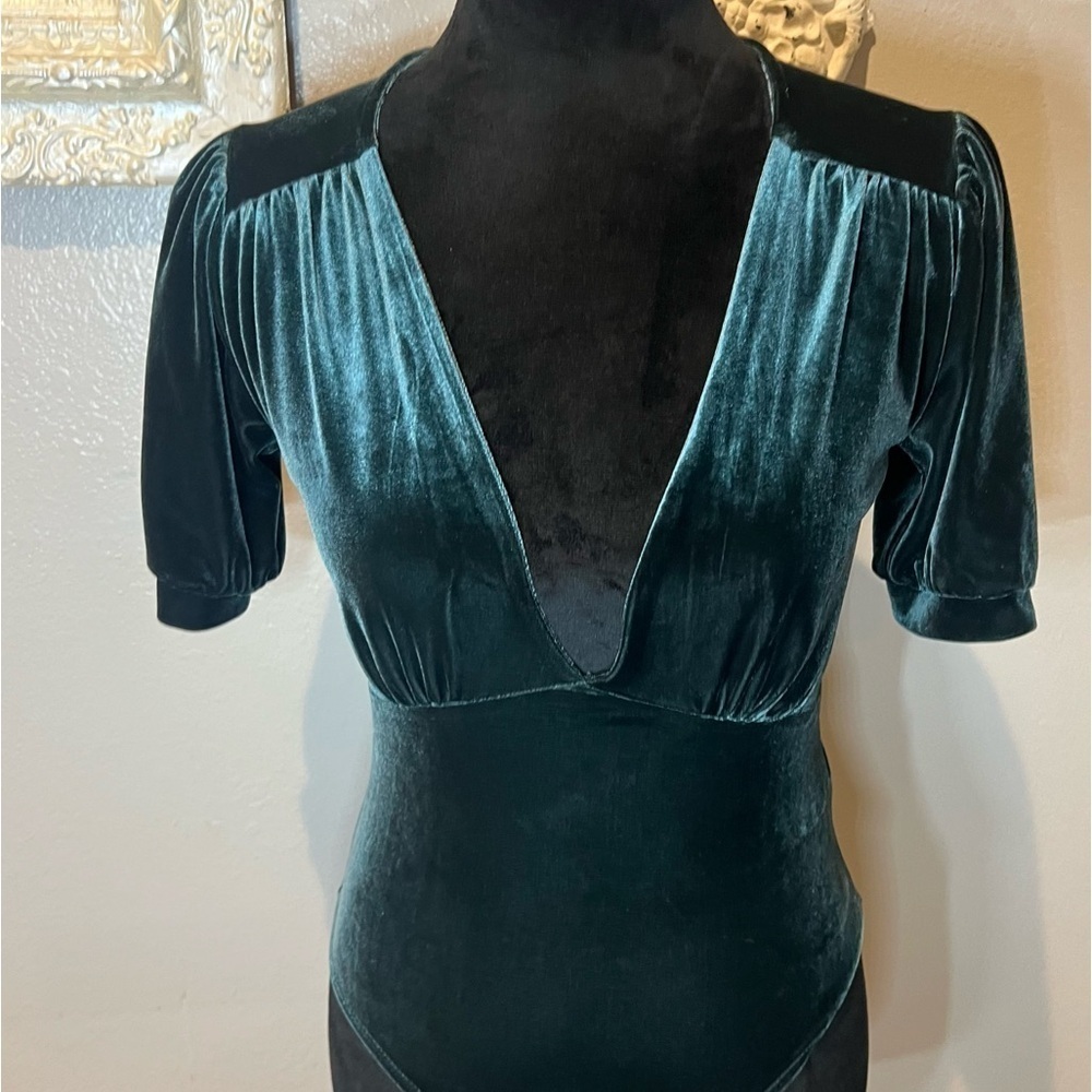 Velvet bodysuit top with puffy sleeves